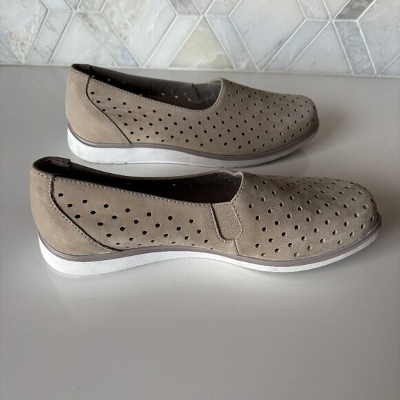 Munro Size 7.5M Gray Taupe Suede Perforated Leather Holes Ridley Skipper Nubuck - Picture 3 of 10